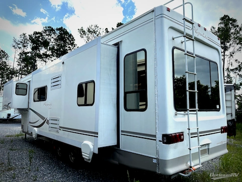 2002 Alpenlite Villa Series 36RLT RV Photo 2