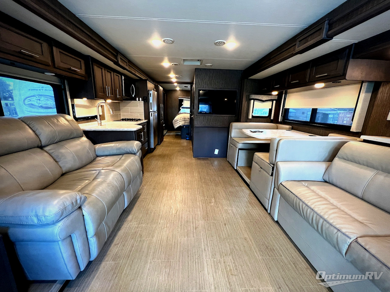 2021 Thor Challenger 35MQ Photo 4