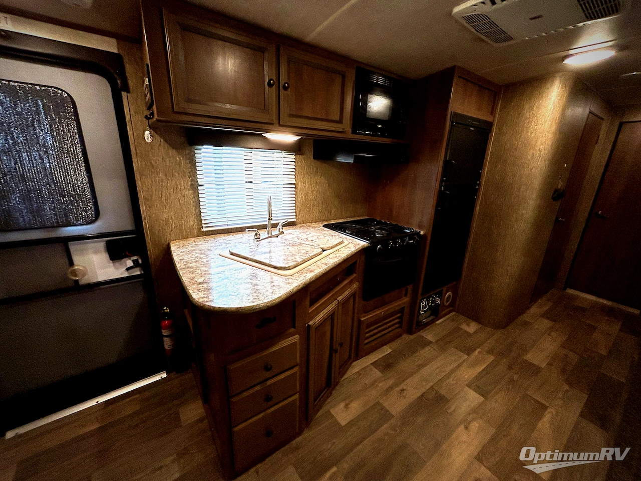 2016 Heartland Sundance XLT 312 BH Photo 8