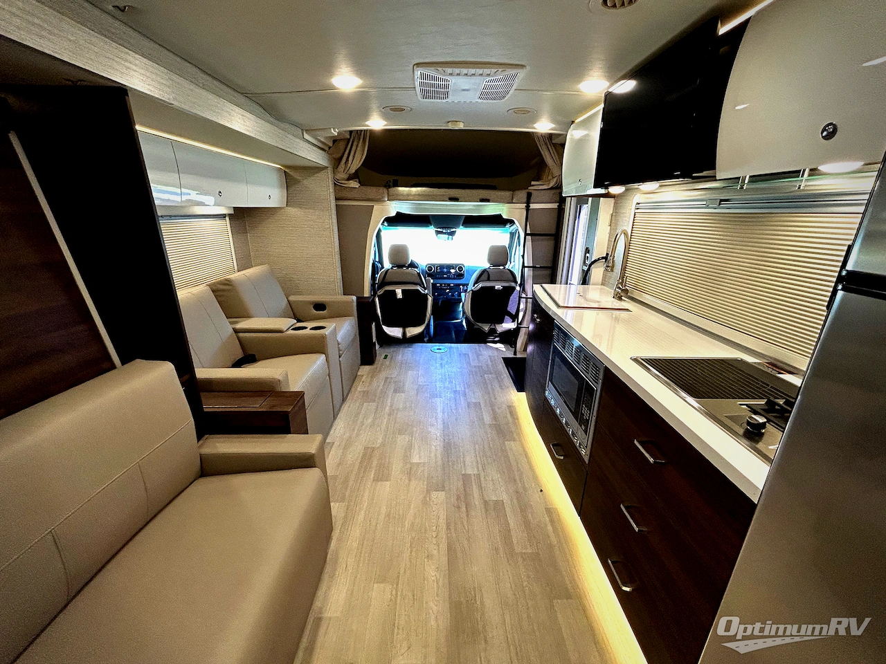 2023 Winnebago Navion 24D Photo 5