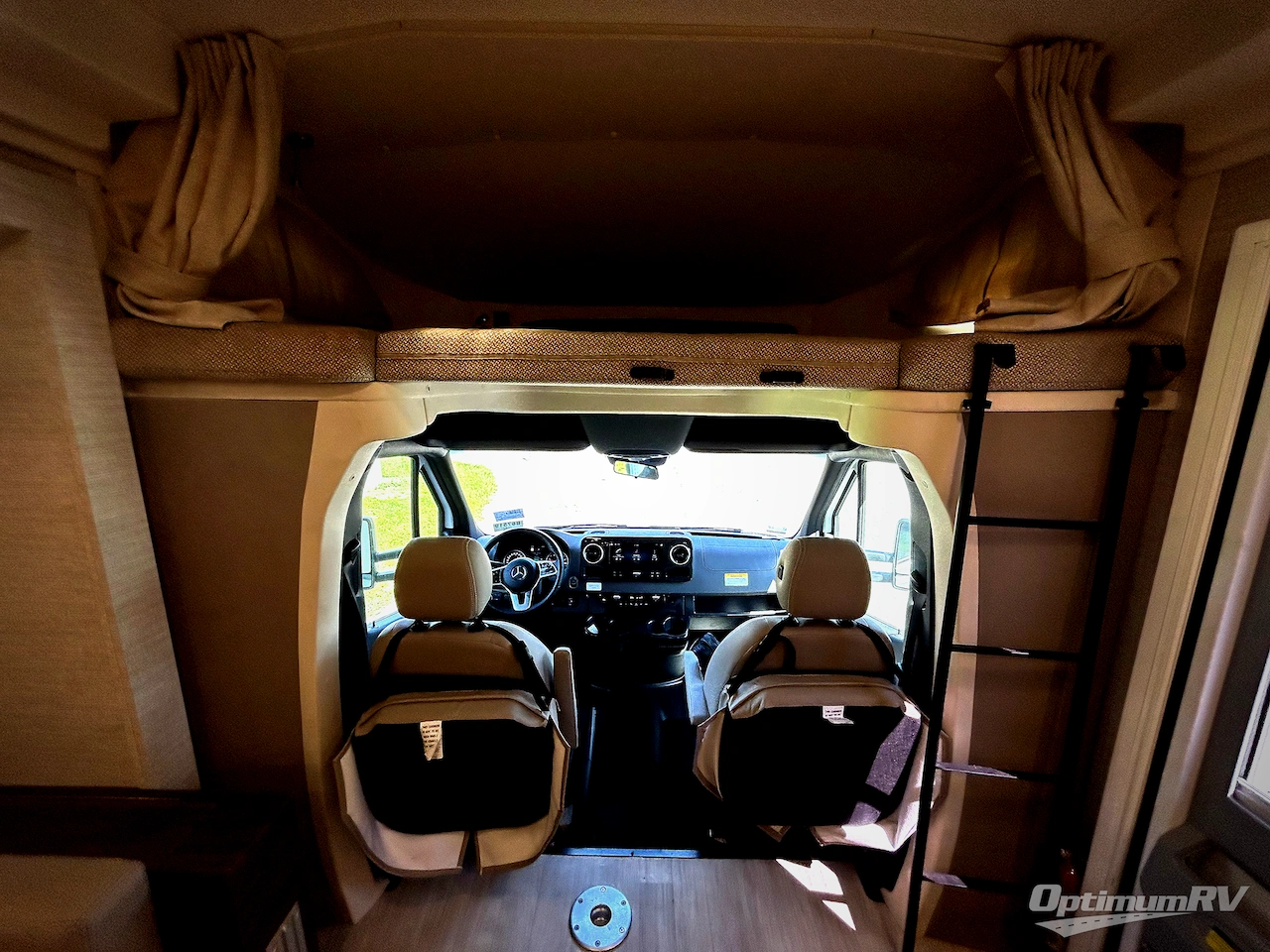 2023 Winnebago Navion 24D Photo 10