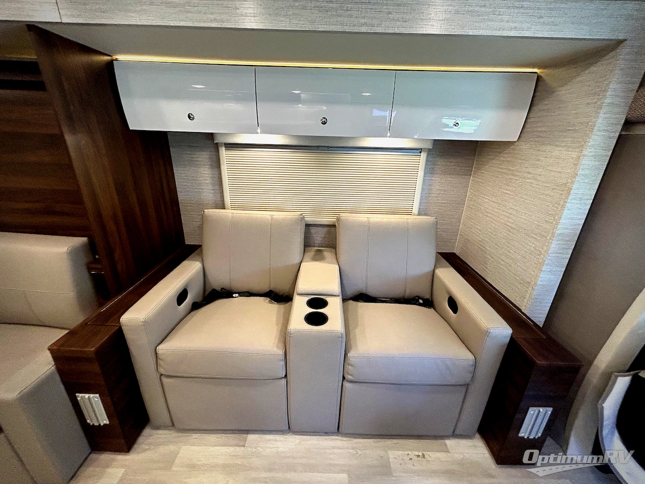2023 Winnebago Navion 24D Photo 13