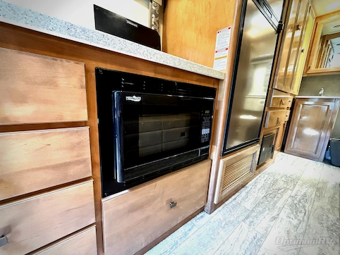 2020 Thor Siesta Sprinter 24MB RV Photo 3