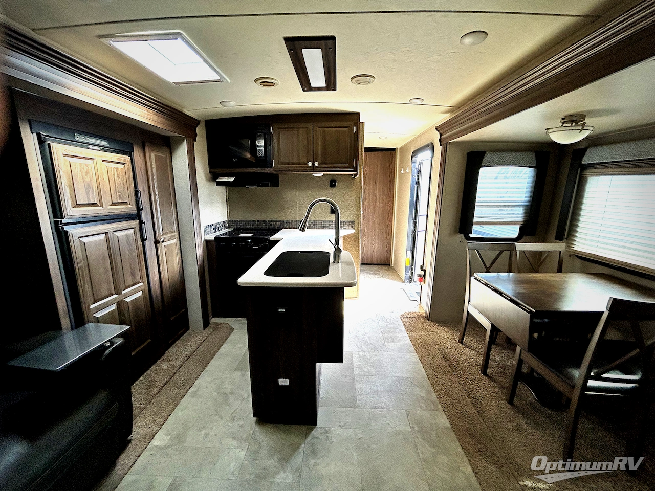 2019 Forest River Rockwood Windjammer 3029V Photo 5