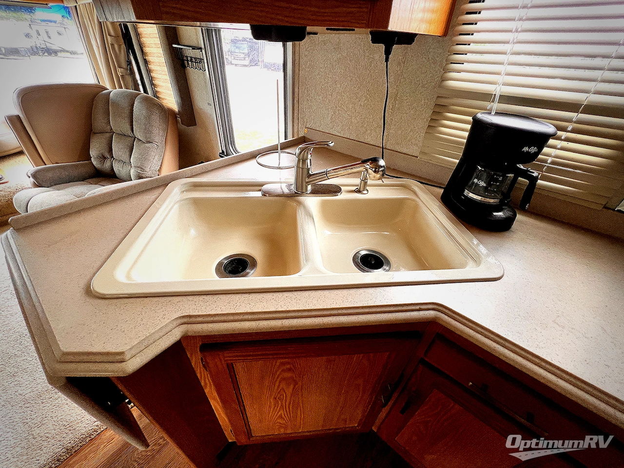 2004 National RV Sea Breeze 1341 Photo 9
