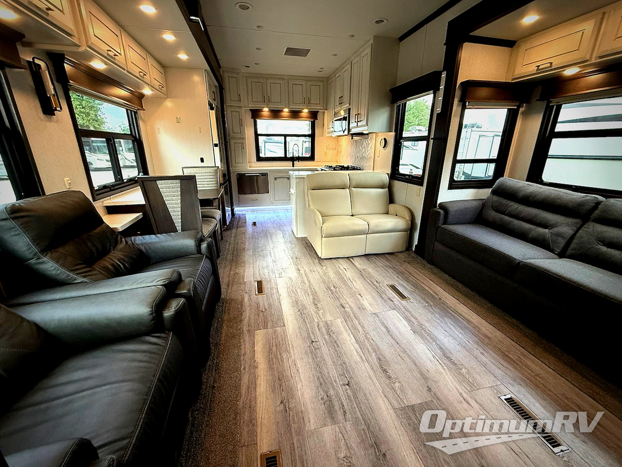 2021 DRV Luxury Suites Mobile Suites 41 RKDB Photo 4