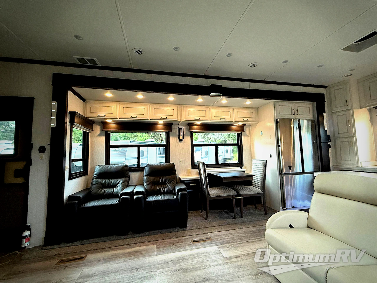 2021 DRV Luxury Suites Mobile Suites 41 RKDB Photo 14