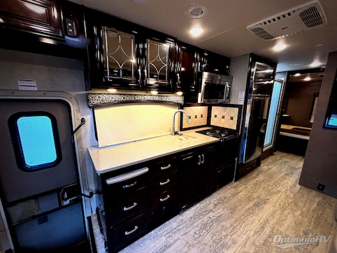 2017 Thor Chateau Super C 35SK RV Photo 3
