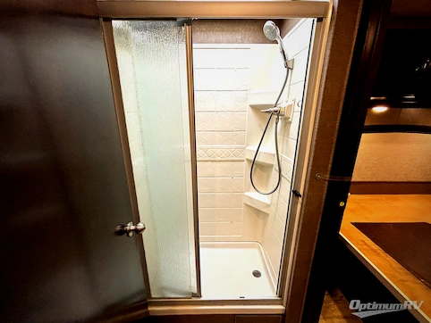 2017 Thor Chateau Super C 35SK RV Photo 4