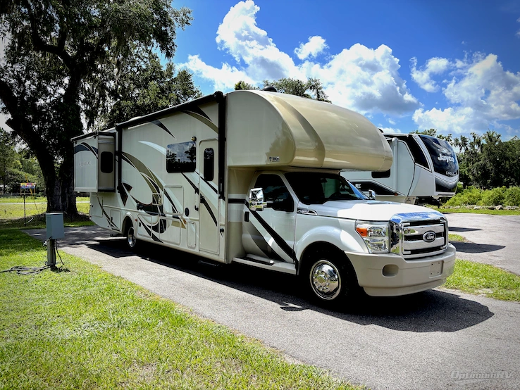 2017 Thor Chateau Super C 35SK RV Photo 1