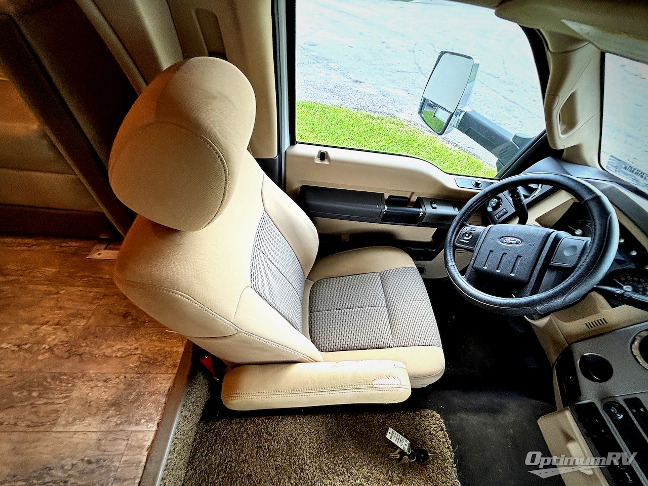 2017 Thor Chateau Super C 35SK Photo 7