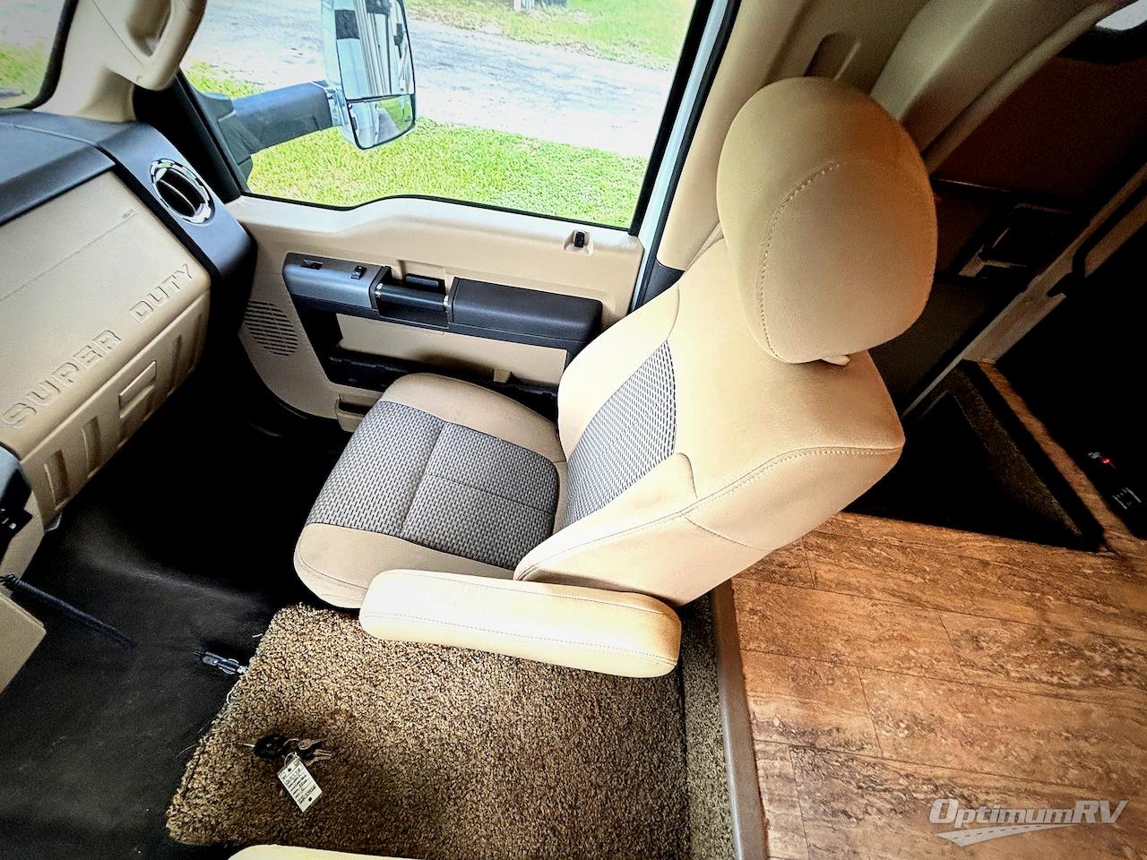 2017 Thor Chateau Super C 35SK Photo 9
