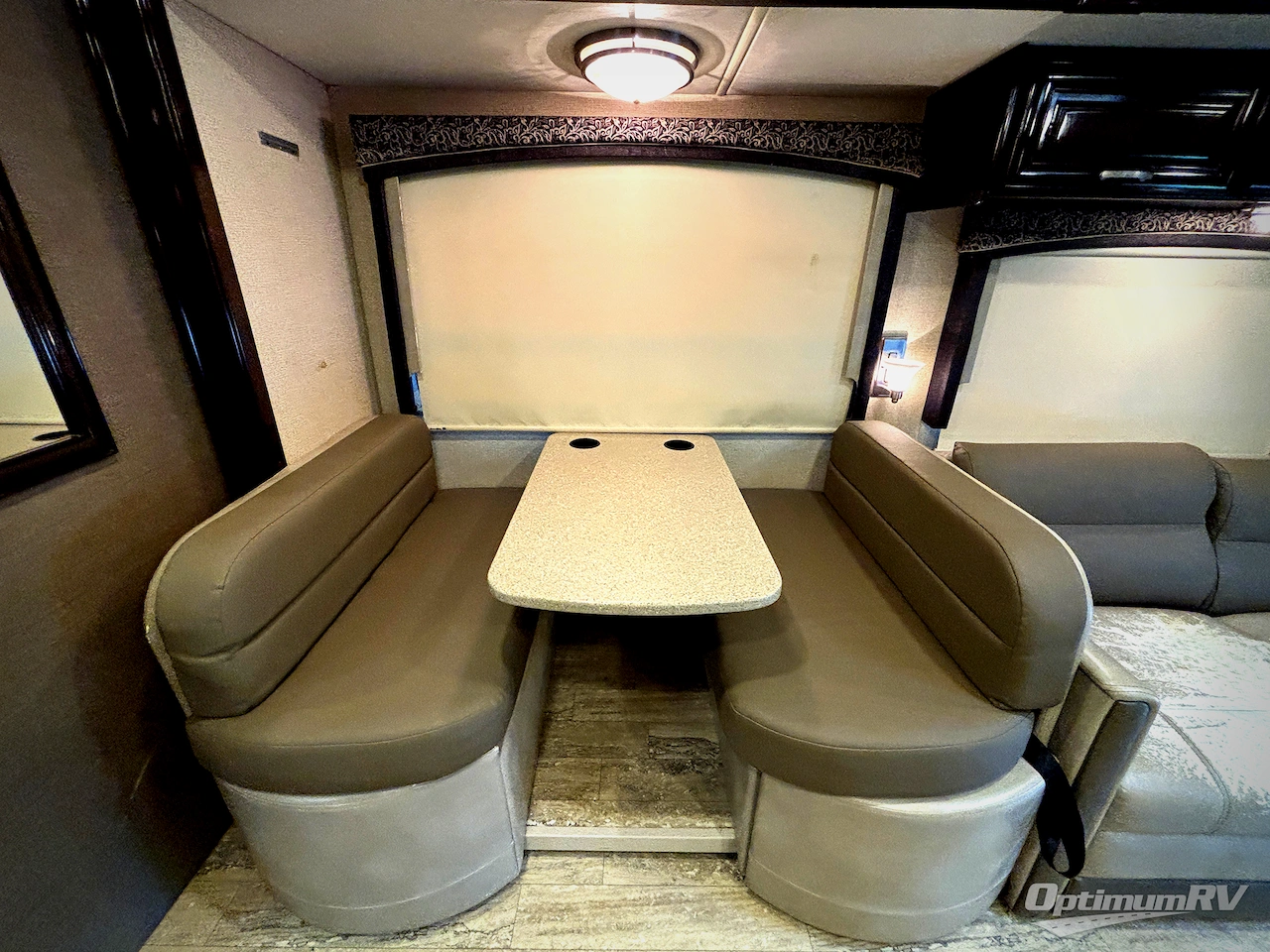 2017 Thor Chateau Super C 35SK Photo 13