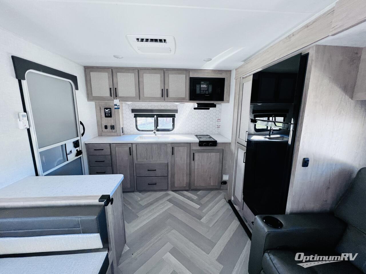 2025 Ember E-Series 24RLD Photo 9