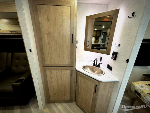 2025 Ember E-Series 24RLD RV Photo 3