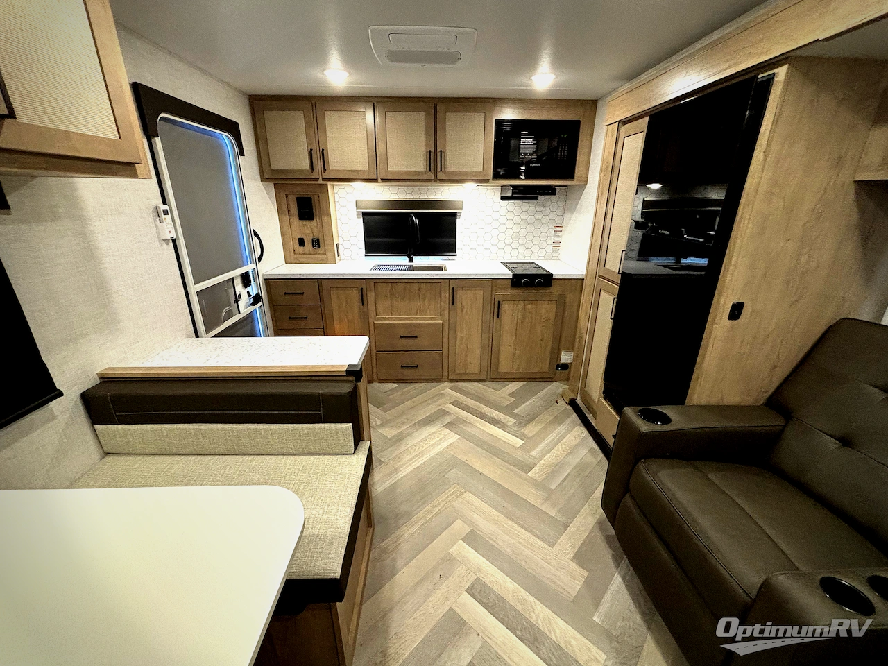 2025 Ember E-Series 24RLD Photo 4