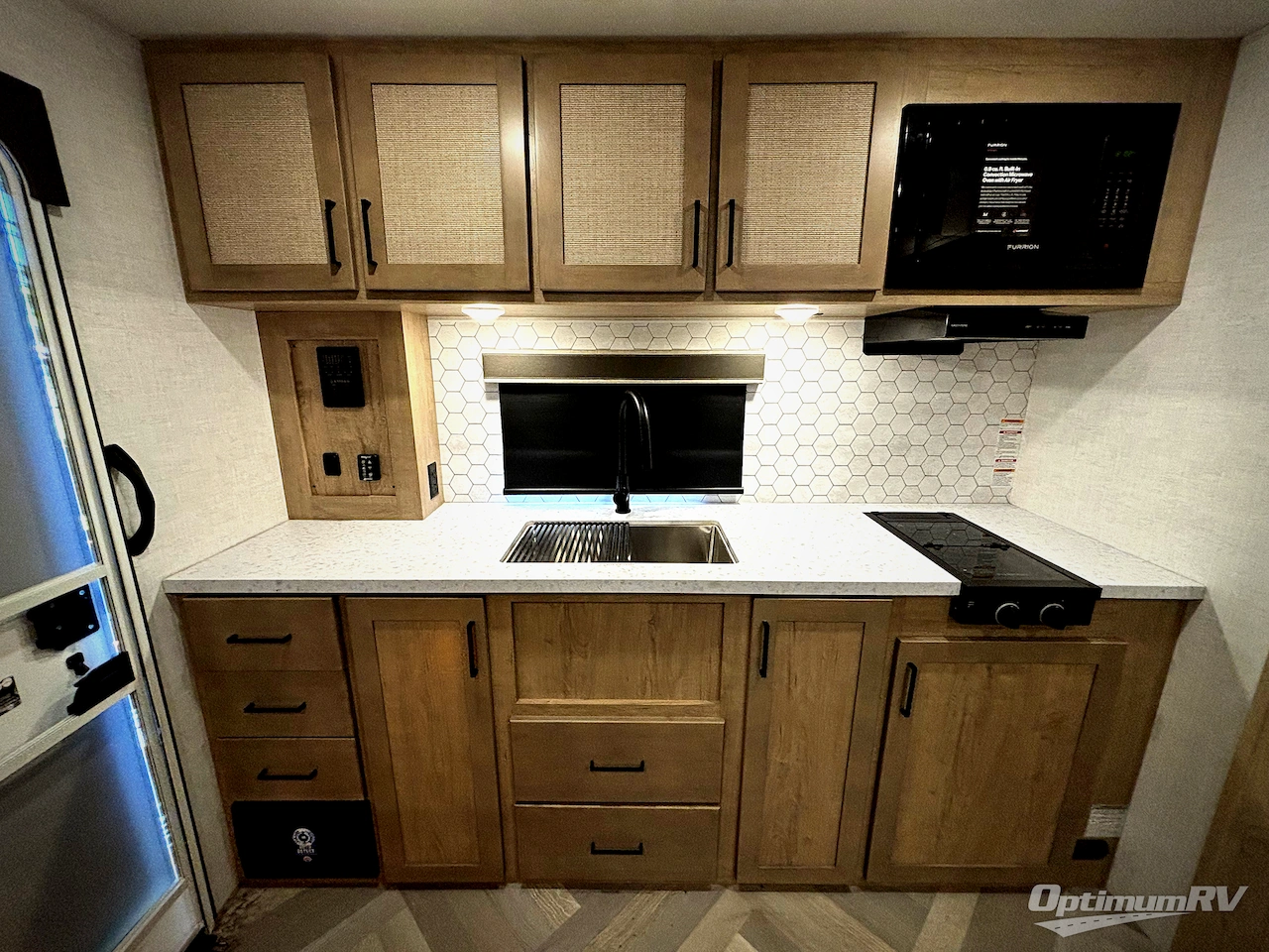 2025 Ember E-Series 24RLD Photo 6