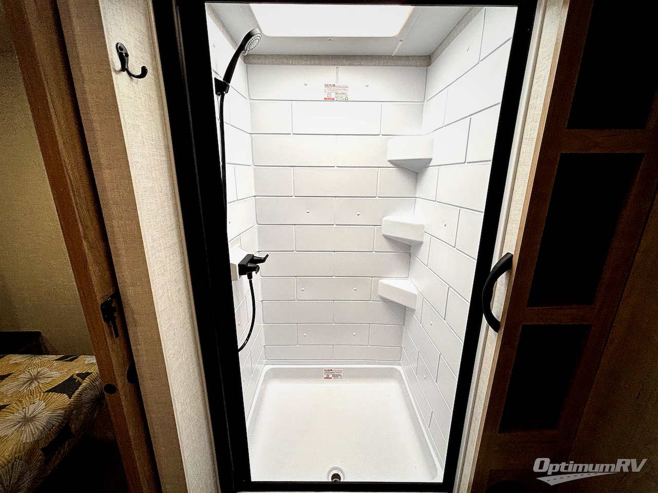 2025 Ember E-Series 24RLD Photo 10