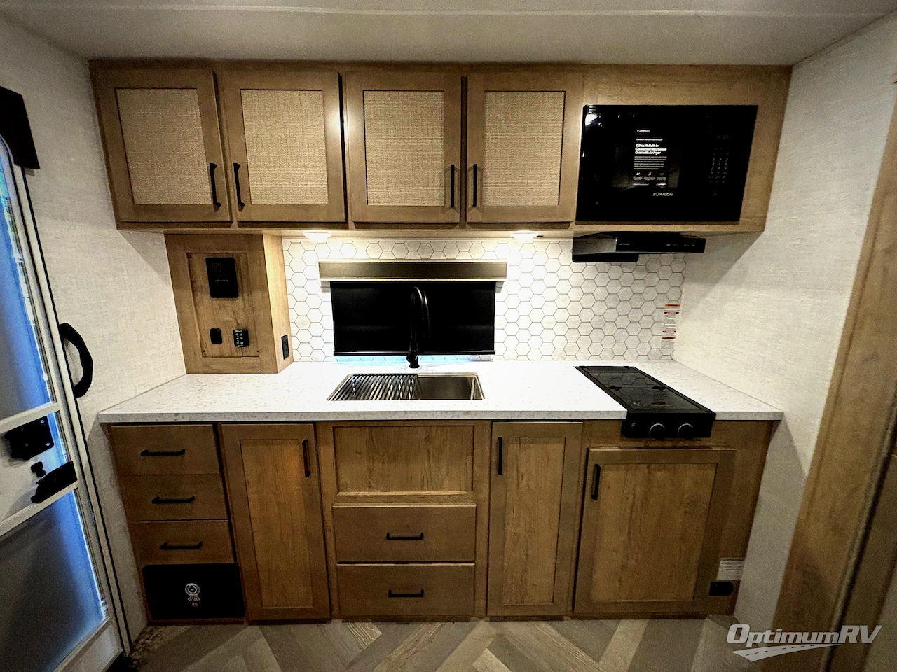 2025 Ember E-Series 24RLD Photo 15