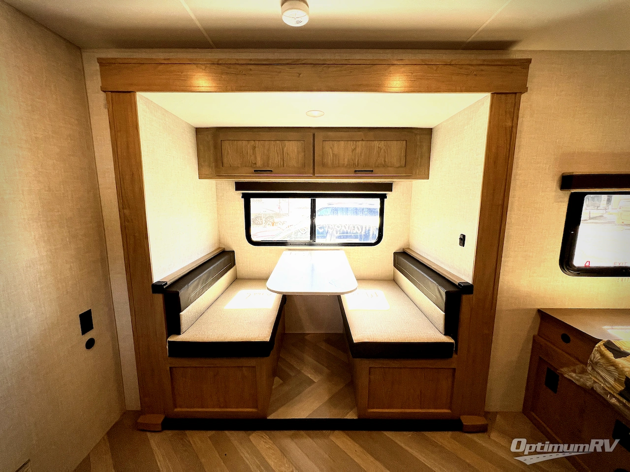 2025 Ember E-Series 18FBE Photo 6