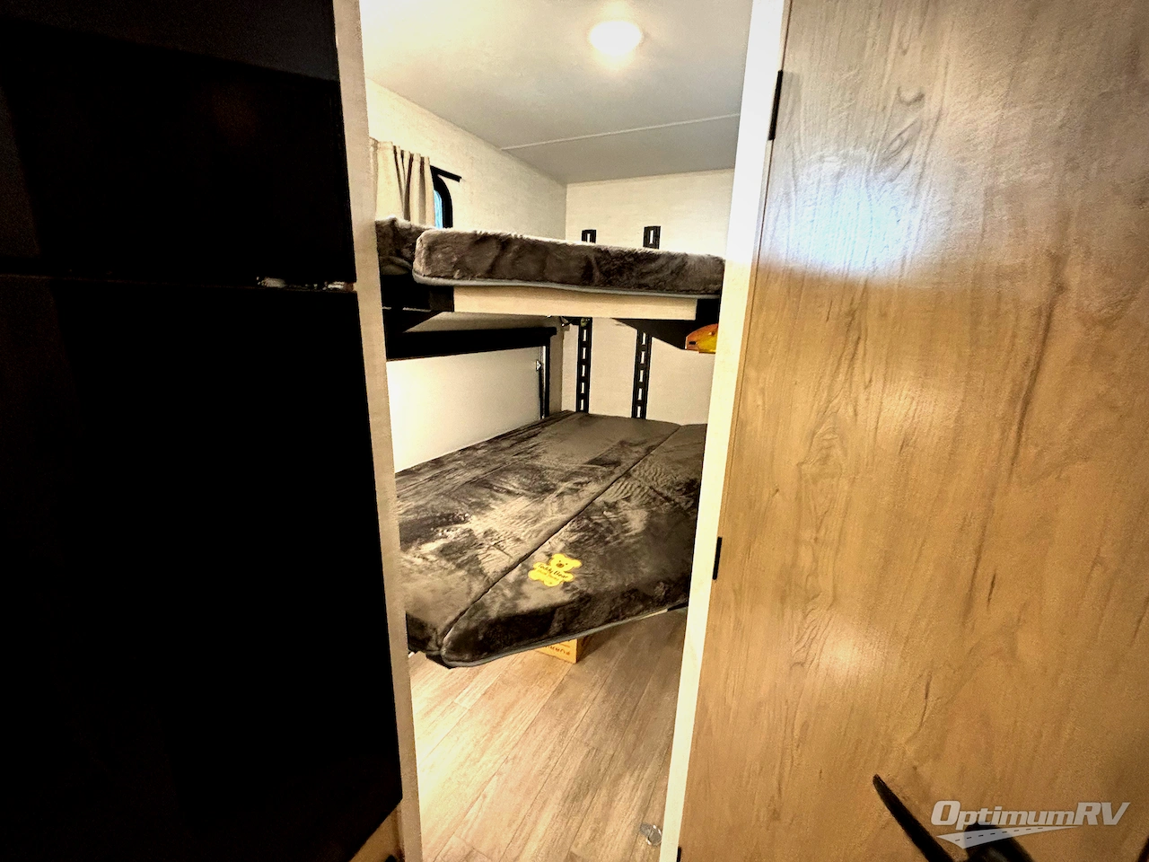 2026 Ember E-Series 19ETS Photo 10