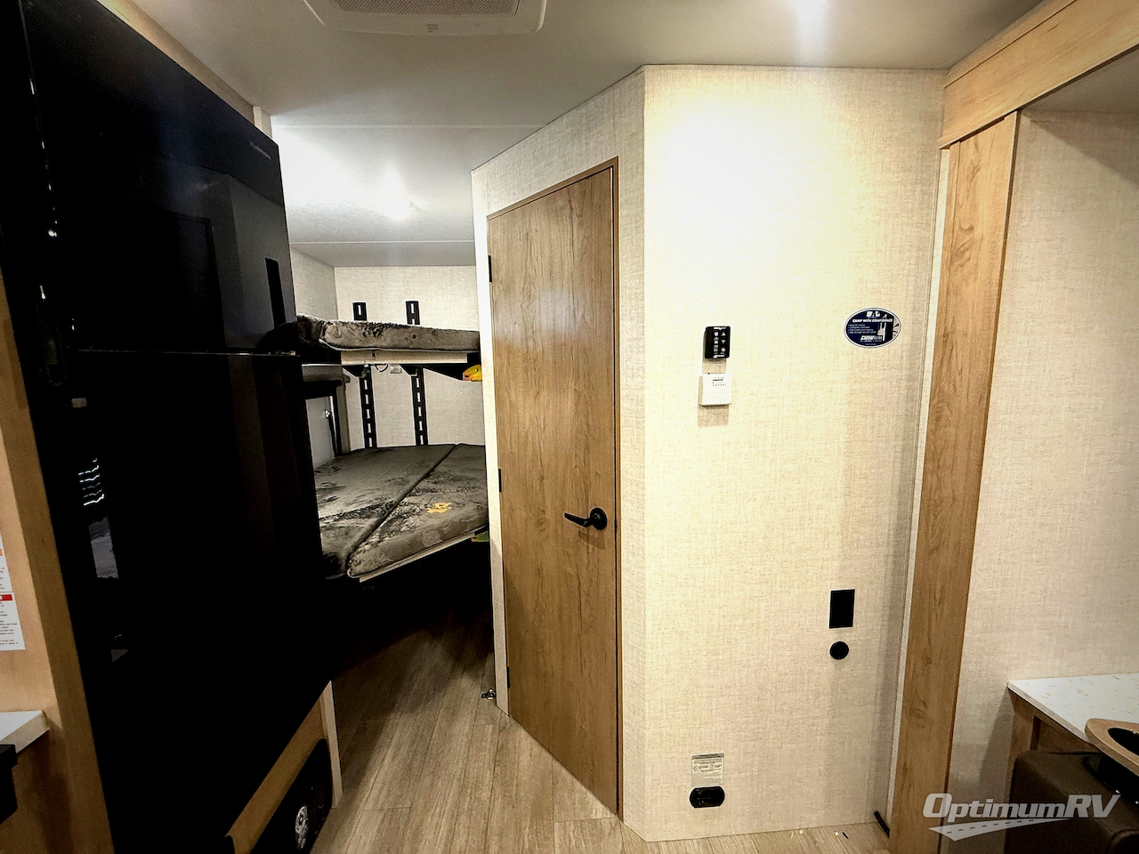 2026 Ember E-Series 19ETS Photo 16