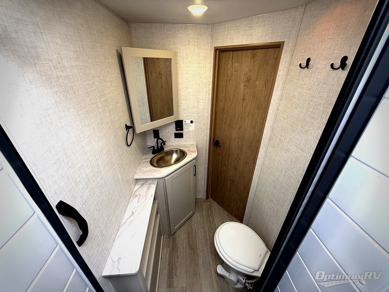 2026 Ember E-Series 19ETS Photo 21