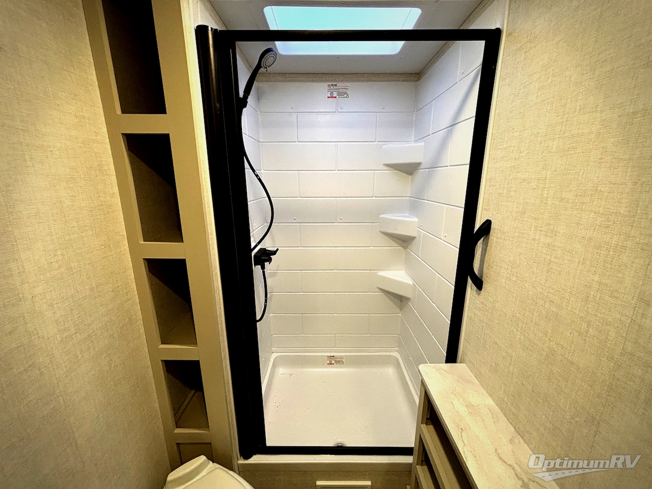 2026 Ember E-Series 19ETS Photo 13