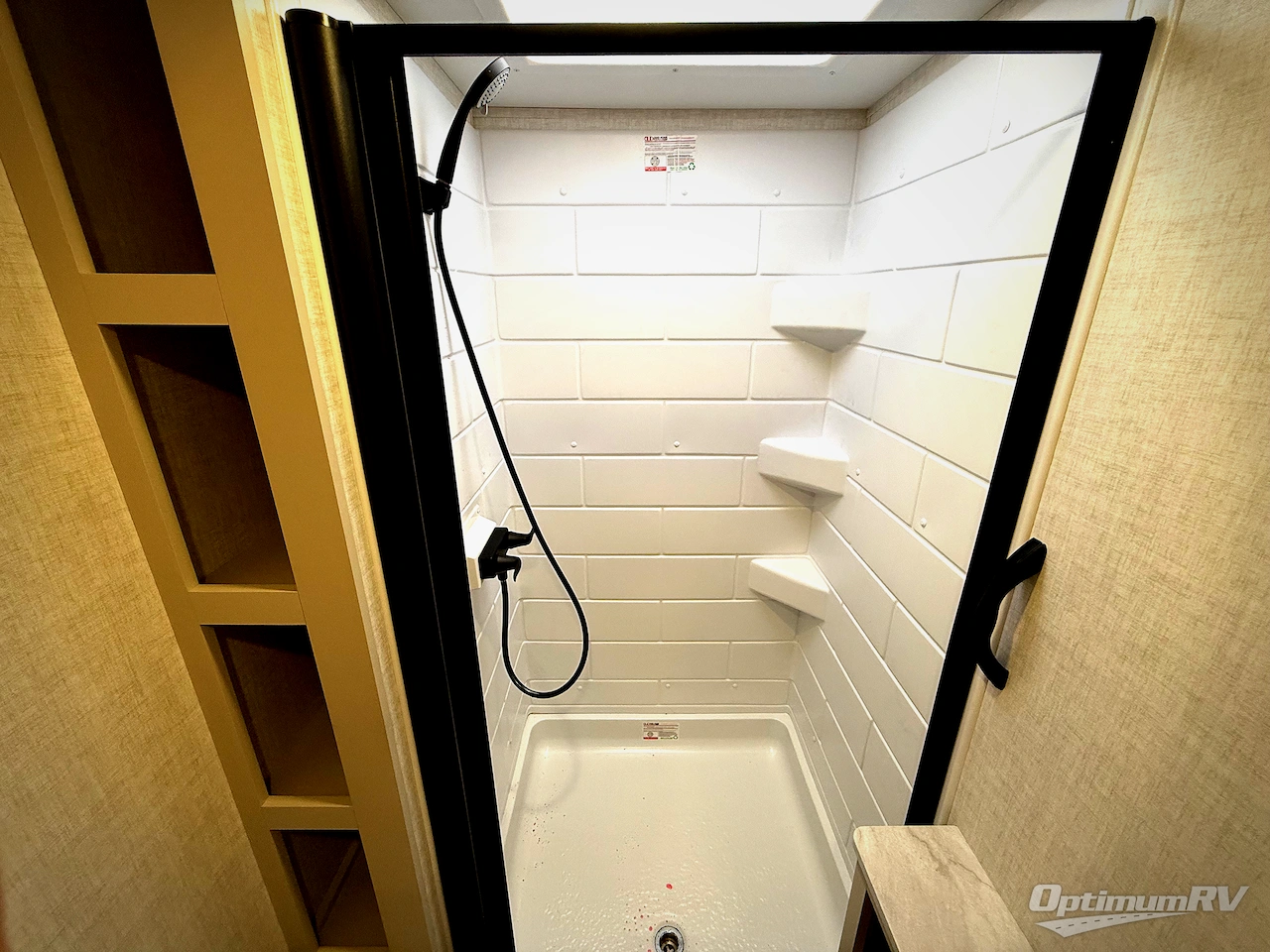 2026 Ember E-Series 19ETS Photo 18