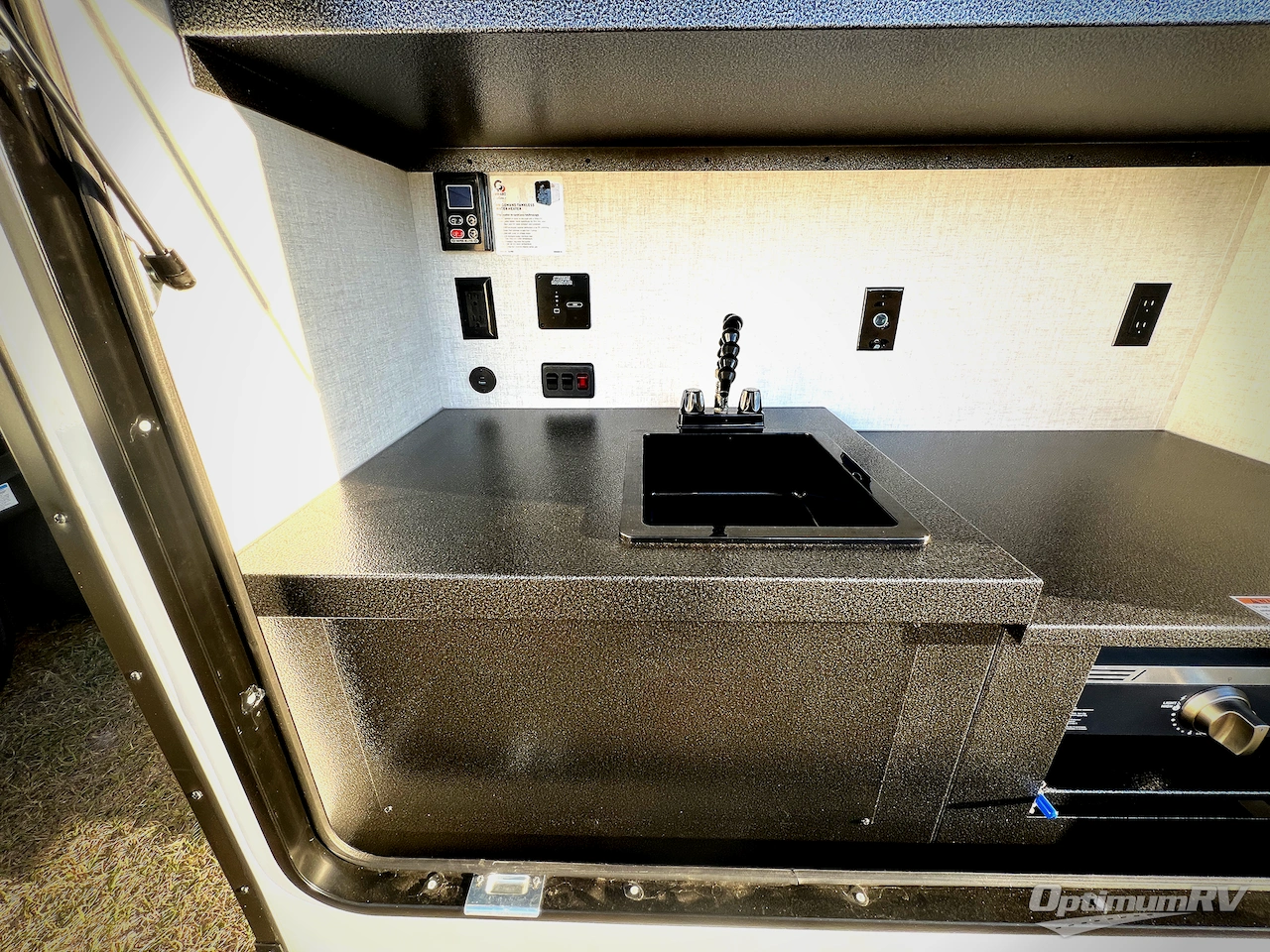 2026 Ember E-Series 12RK Photo 10