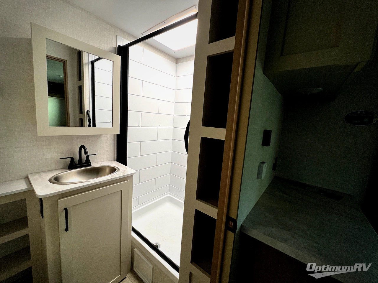 2026 Ember E-Series 18RBE Photo 16