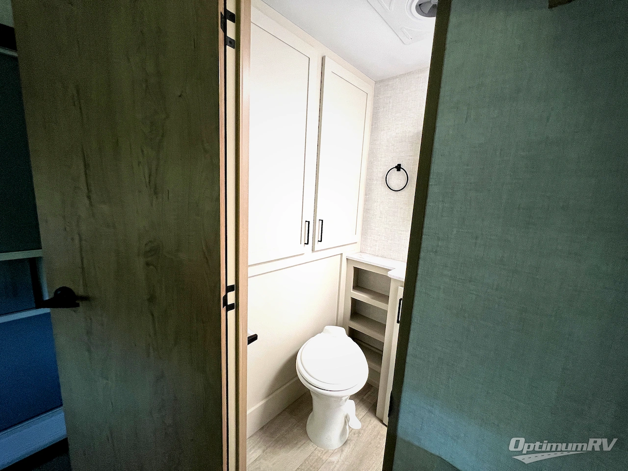 2026 Ember E-Series 18RBE Photo 17