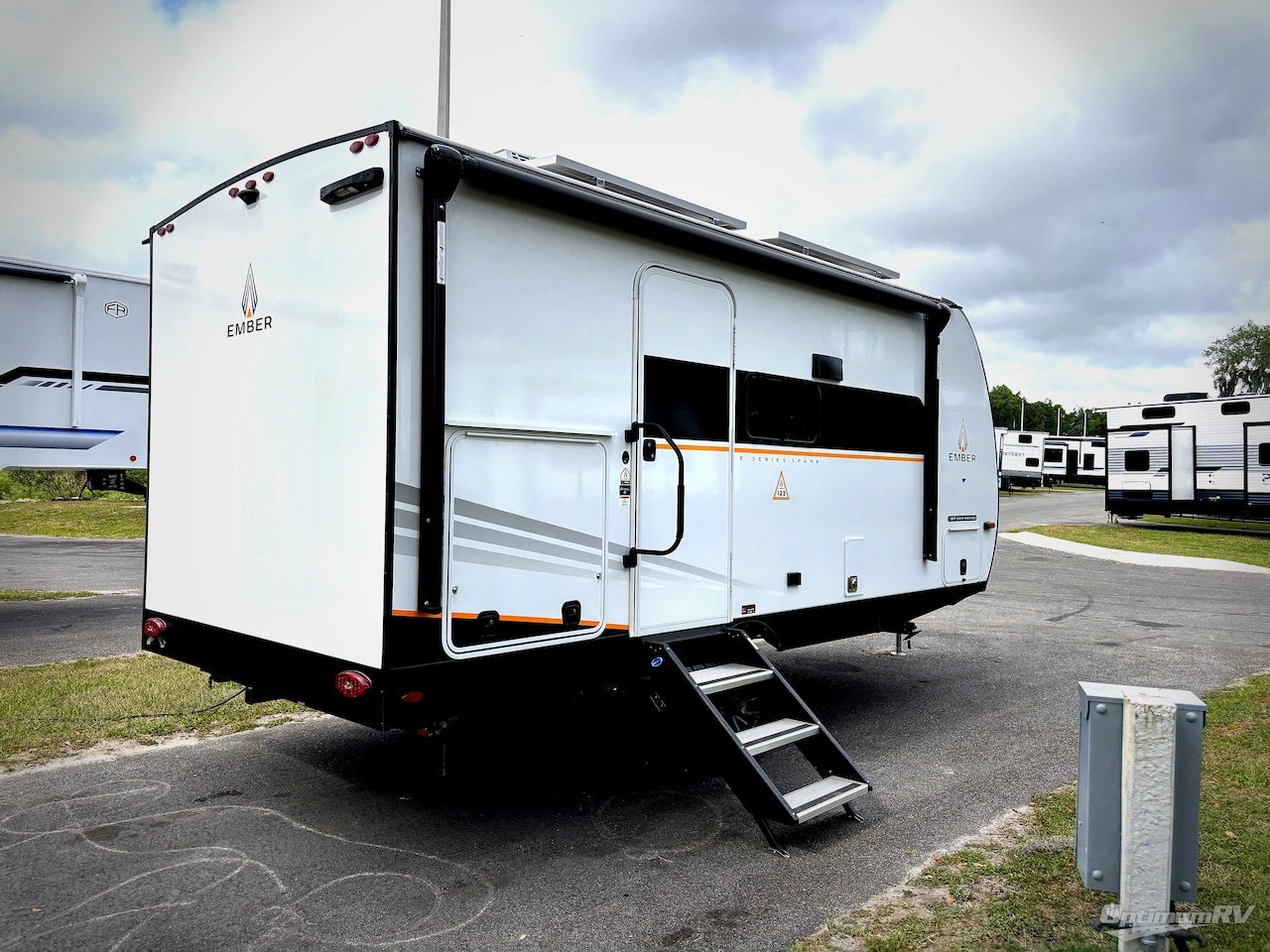 2026 Ember E-Series 18RBE Photo 2