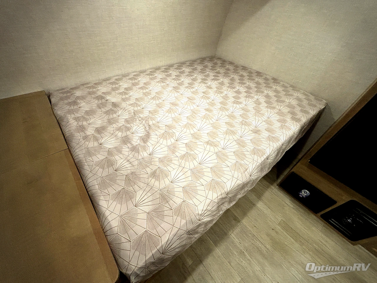 2026 Ember E-Series 18RBE Photo 8