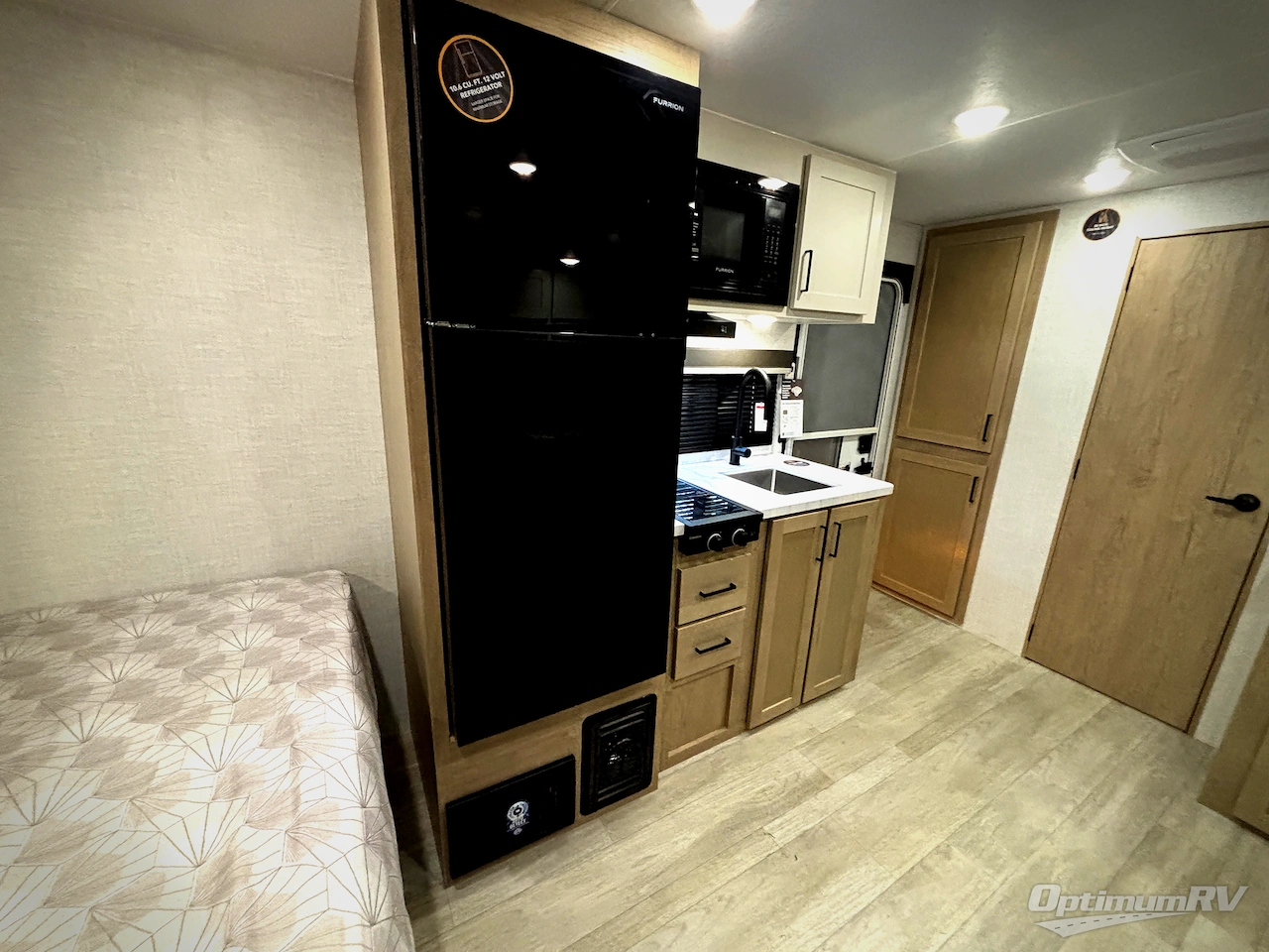 2026 Ember E-Series 18RBE Photo 9