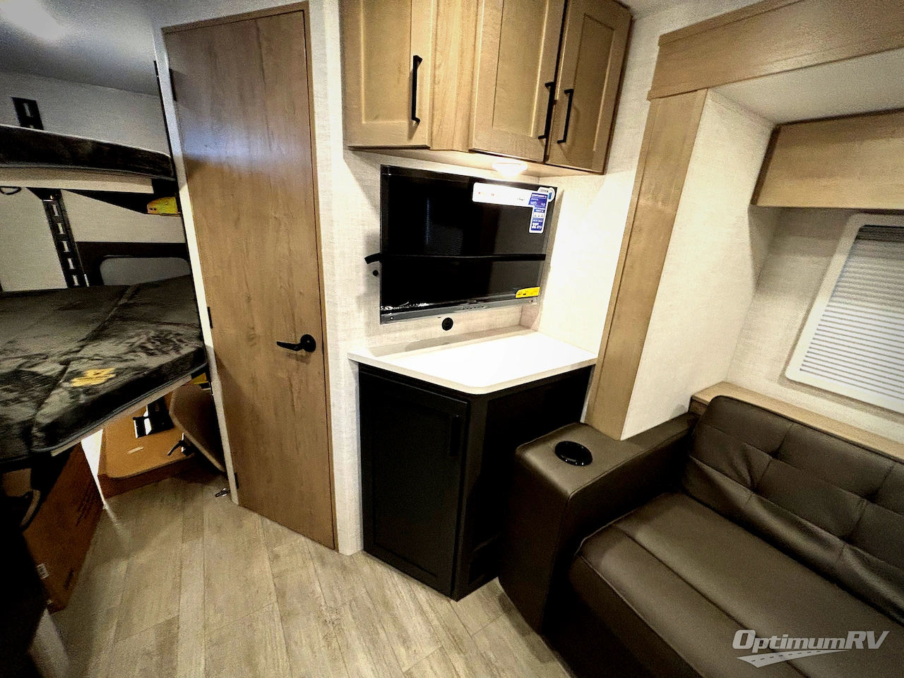 2026 Ember Overland Series 221MSL Photo 9