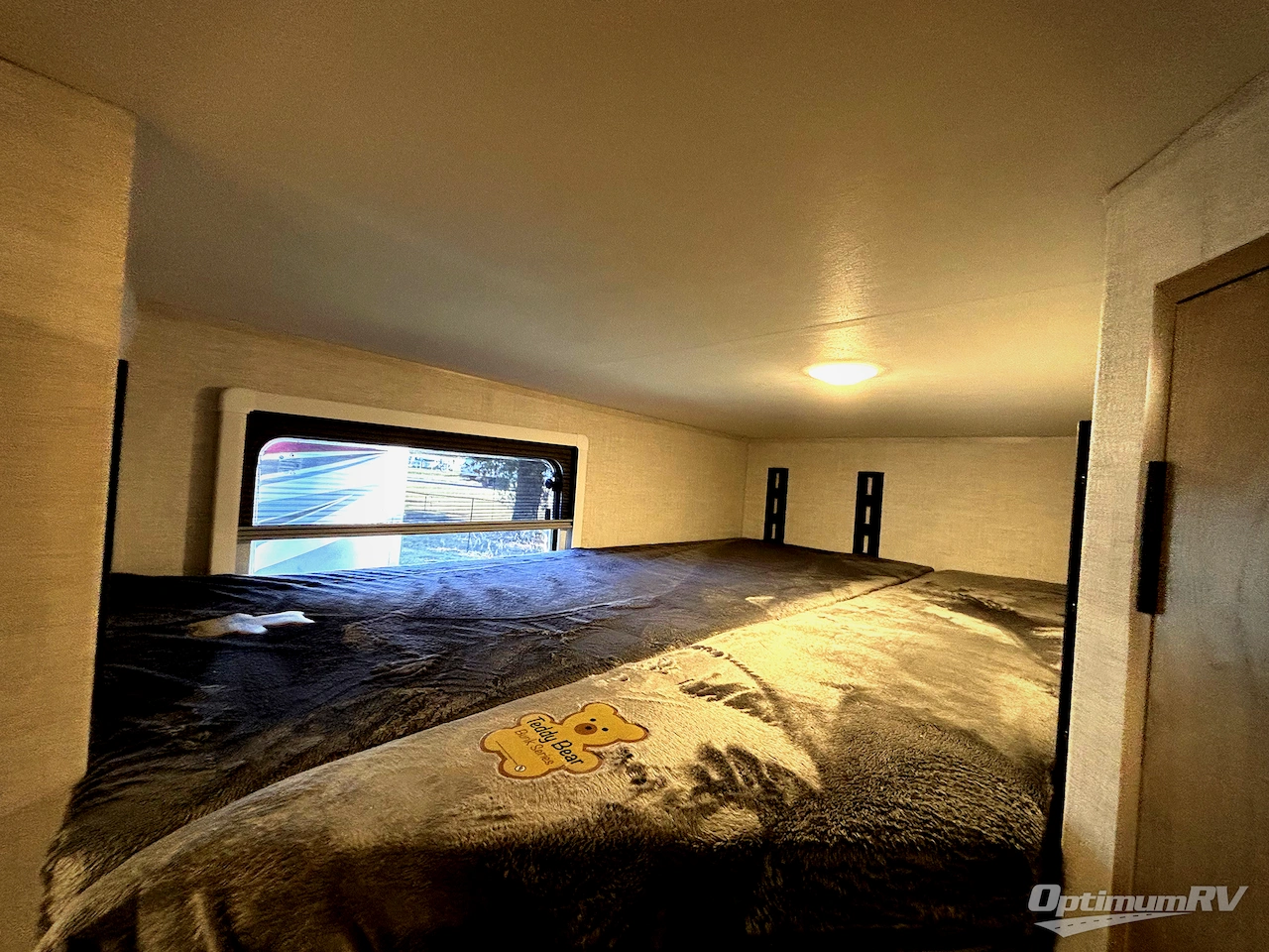 2026 Ember Overland Series 221MSL Photo 11