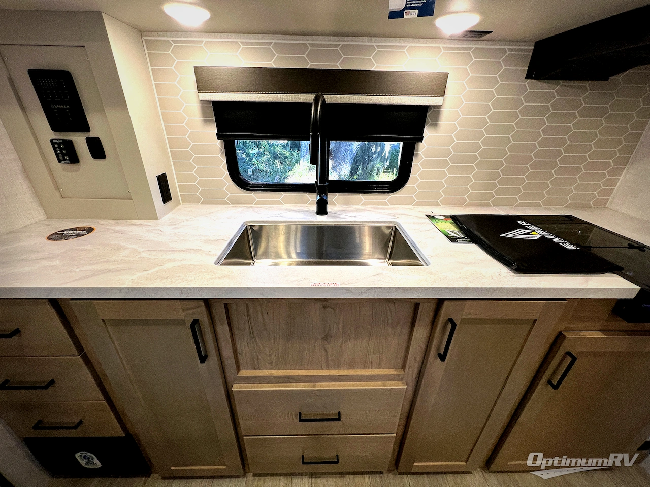 2026 Ember E-Series 24RLD Photo 8