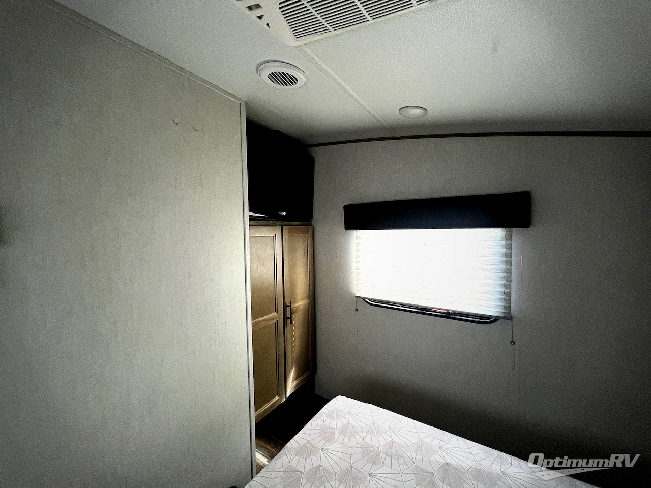 2021 Forest River Cherokee Arctic Wolf 271RK Photo 16