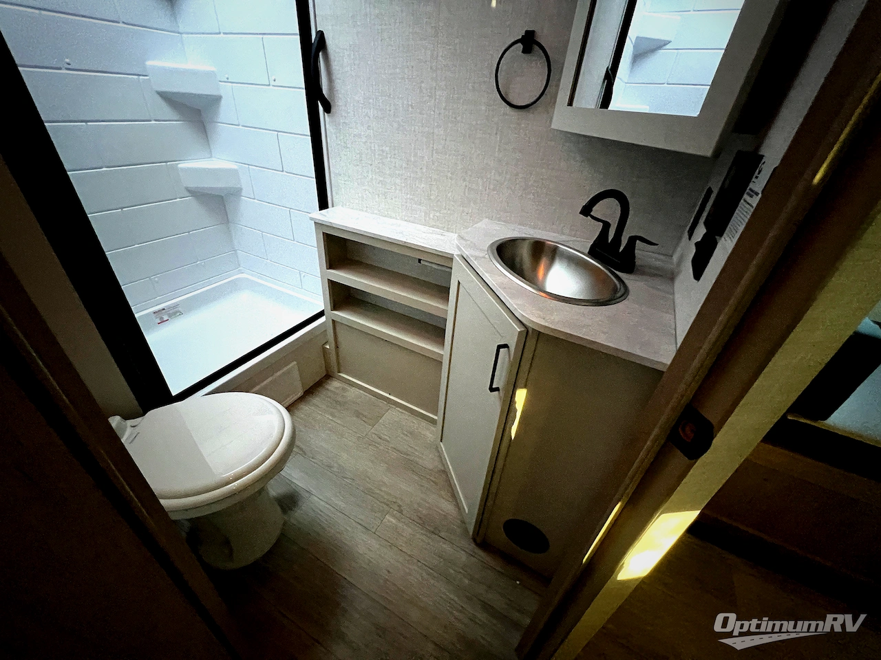 2026 Ember E-Series 19ETS Photo 17