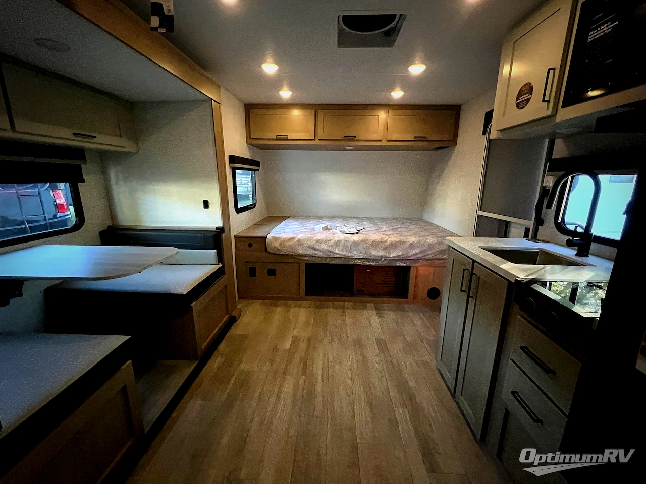 2026 Ember E-Series 19ETS Photo 19