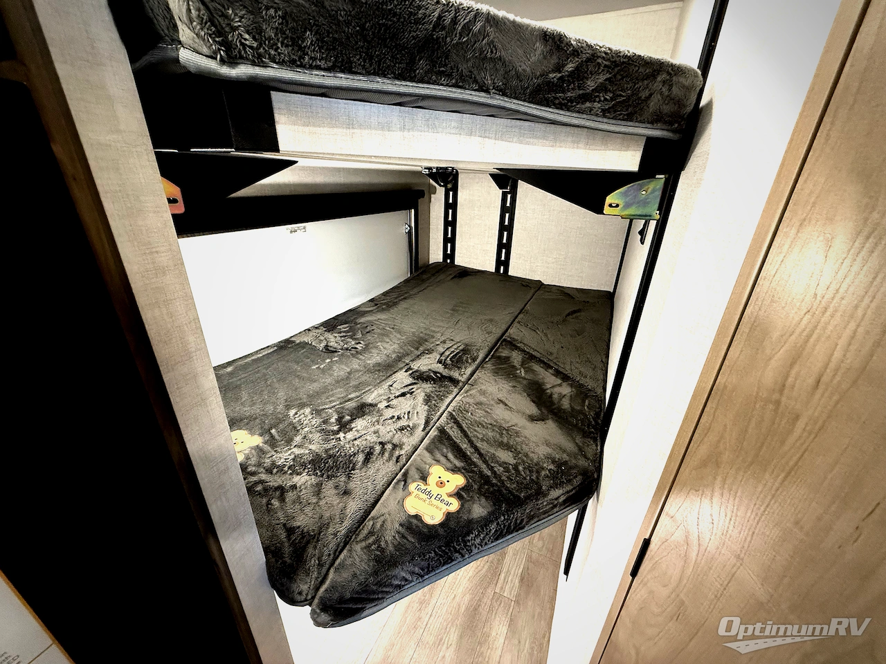 2026 Ember E-Series 19ETS Photo 13