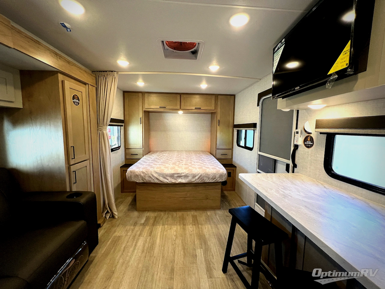 2026 Ember E-Series 21RKE Photo 16