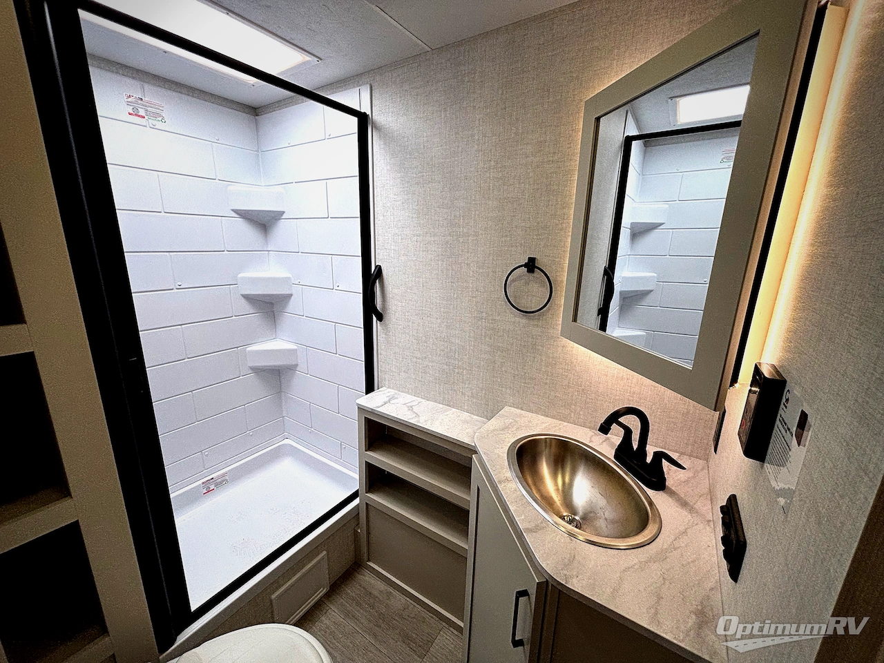 2026 Ember E-Series 26ETS Photo 16