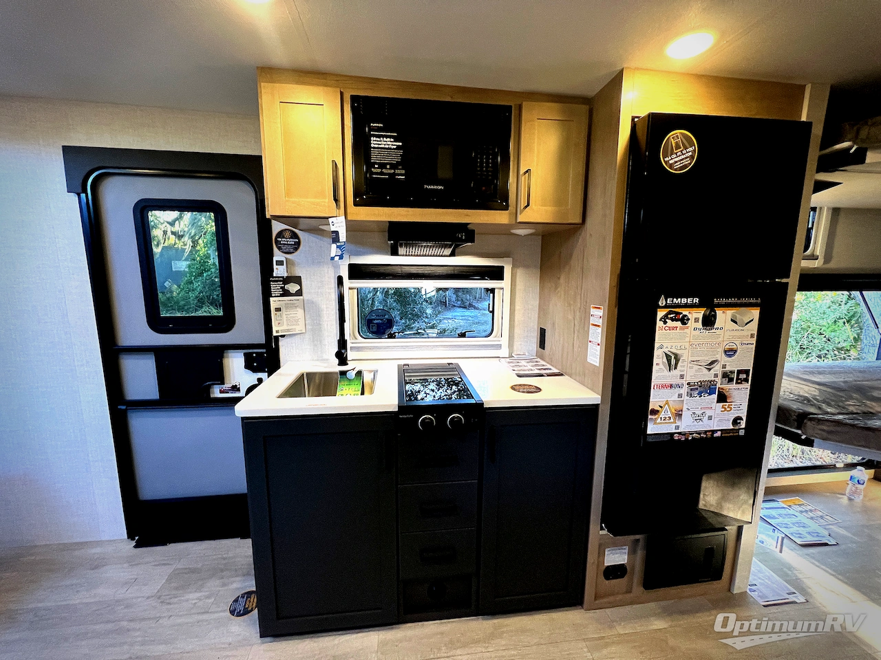 2026 Ember Overland Series 221MSL Photo 9