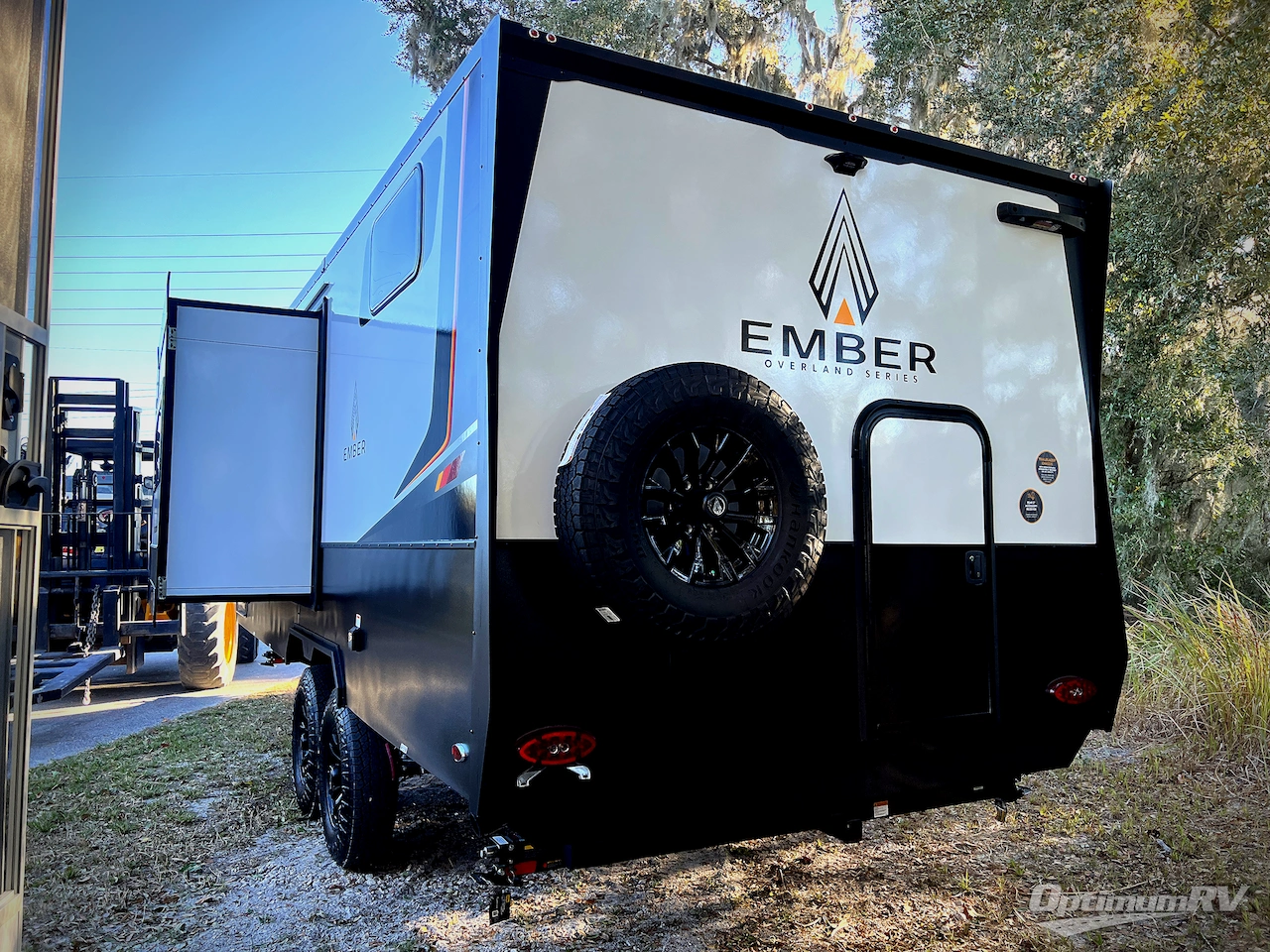 2026 Ember Overland Series 221MSL Photo 2