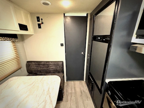 2018 Dutchmen Kodiak Ultra Lite 201QB RV Photo 4