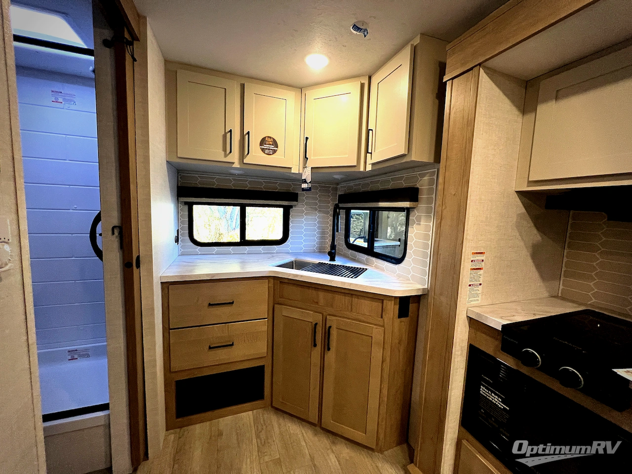 2026 Ember E-Series 22MLQ Photo 10