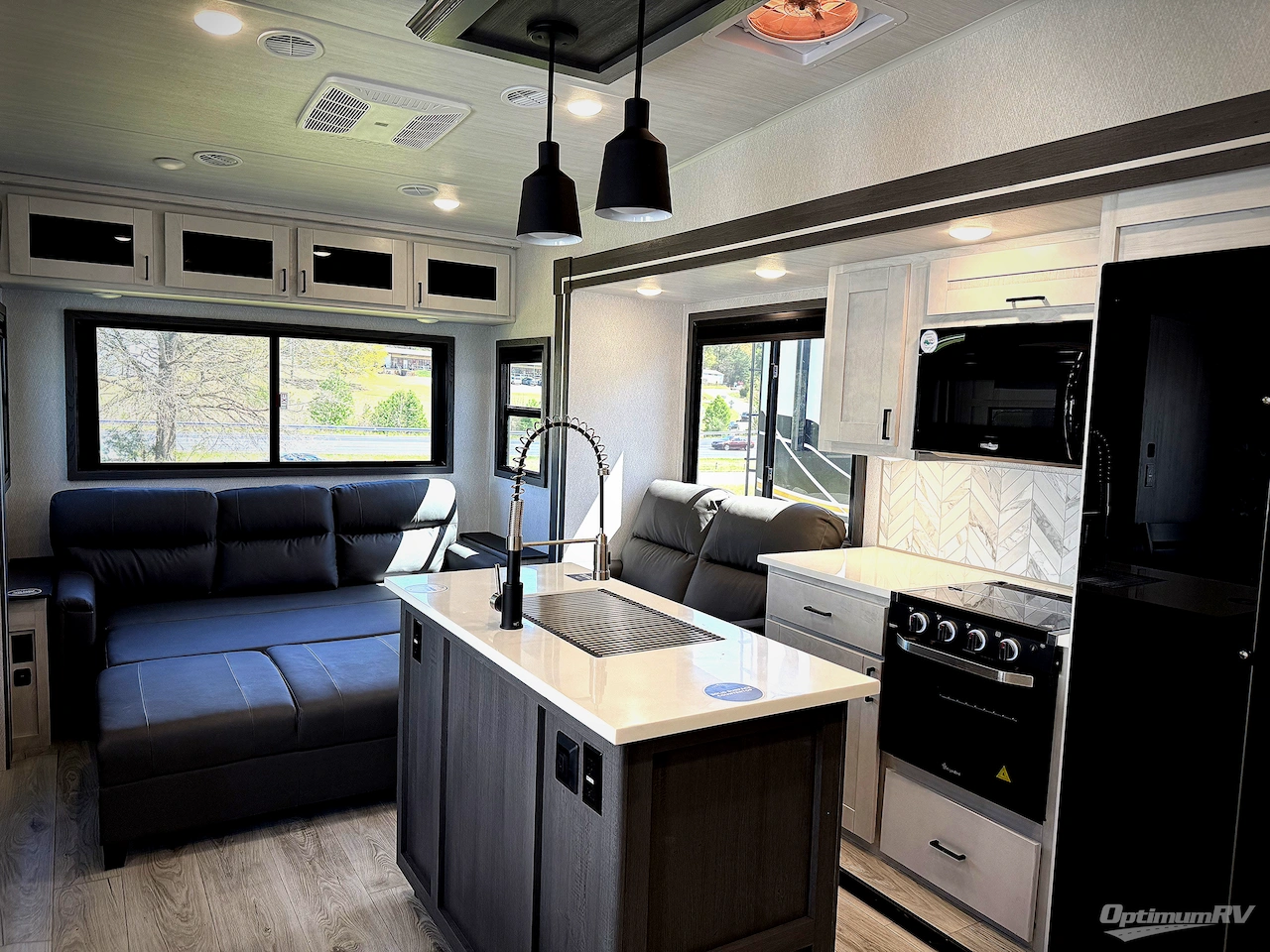 2025 East To West Tandara 386MB-OK Photo 4