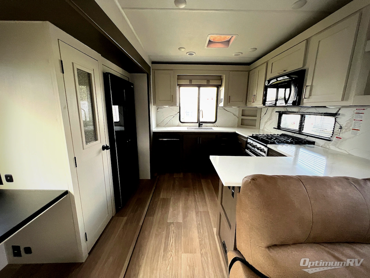 2026 East To West Tandara 388LR Photo 11